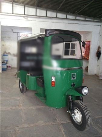 E Auto Rickshaw - Eco-Friendly Electric Vehicle , Innovative Powertrain Technology for Sustainable Transport