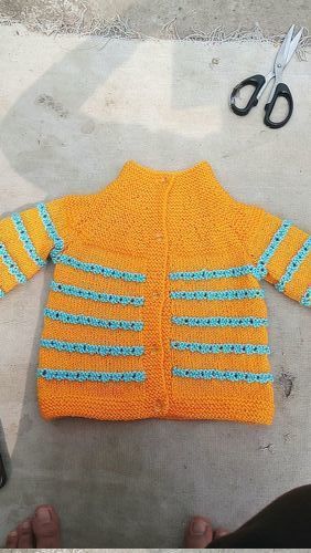 बच्चों के लिए लंबी बाजू का स्वेटर