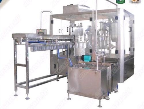 फिलिंग और कैप स्क्रूइंग मशीन