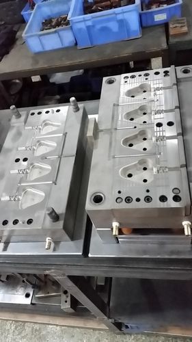 16A3 Plug Mould Cavity: 4Cavities