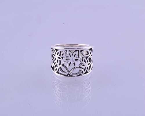 Attractive Plain Silver Ring Gender: Women