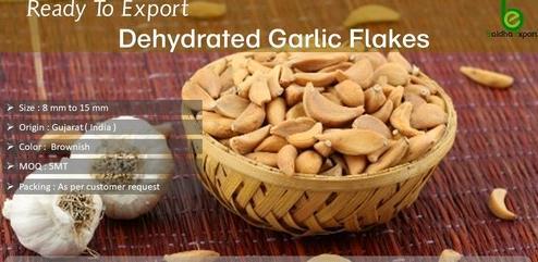 Brownish Dehydrated Garlic Flakes