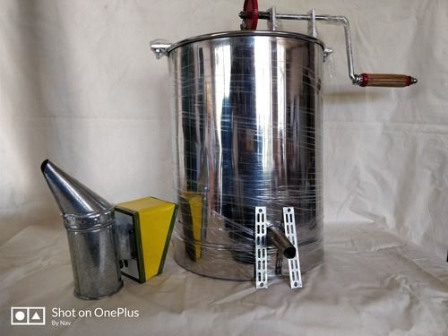 Stainless Steel Honey Extractor With 4 Frames Capacity