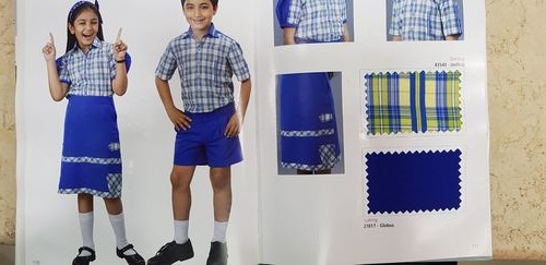 लड़कों और लड़कियों के लिए ब्लू कलर स्कूल यूनिफ़ॉर्म आयु वर्ग: अनुकूलित