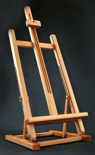 Pine Wood Finely Finished Wooden Easels