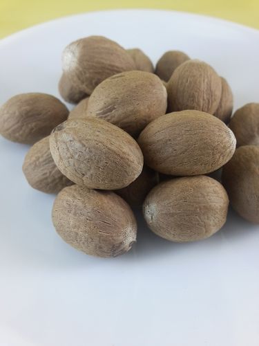High Grade Dried Nutmeg