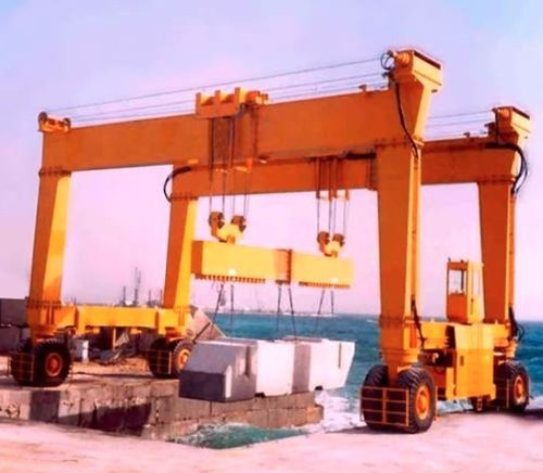 150 Ton Mobile MTR Straddle Carrier For Moving And Lifting Girder