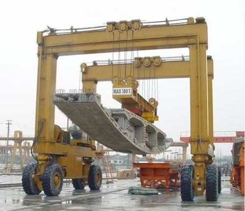 300 Ton Tyre Bridge Erection Straddle Carrier For Moving And Lifting Girder