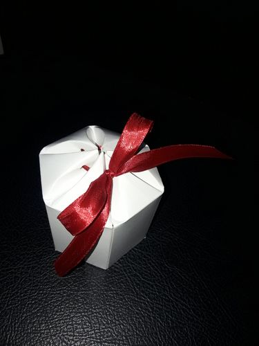  गिफ्ट बॉक्स (सफ़ेद रंग) 
