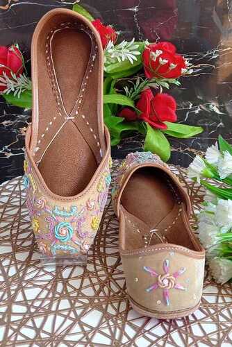 Multicolor Leather Embroidered Punjabi Jutti For Women