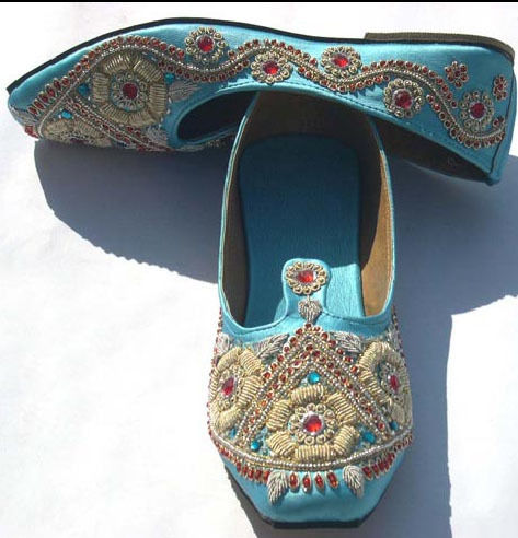 Indian Traditional Embroidered Mojaris For Men