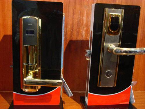 ELECTRONIC HOTEL DOOR LOCKS