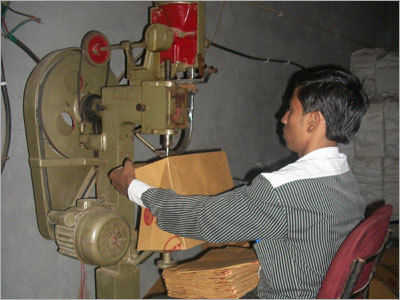 Used  Automatic Leaflets Punching Machine
