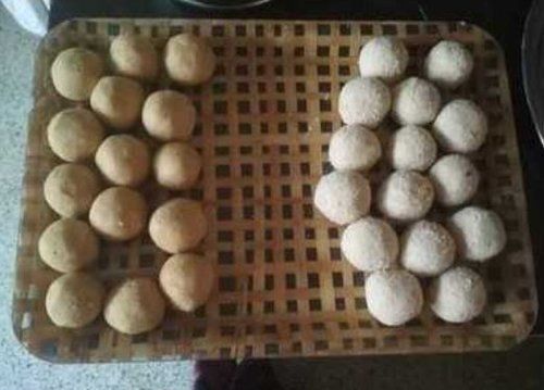 Desi Ghee Besan Laddu