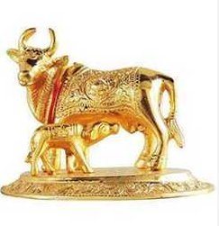 वेलवेट गोल्डन कामधेनु गाय और बछड़े की मूर्ति