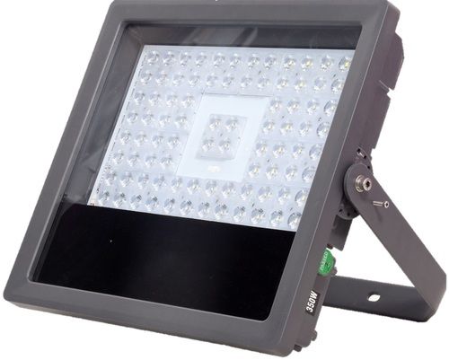 Aluminium Rectangular Wall Mount Flood Light With Input Voltage Of 140-270 V Ac Color Temperature: 5700 Kelvin (K)