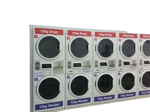 User-Friendly Commercial Laundry Machine - Color: White