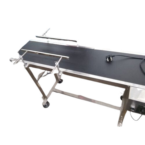 Silver And Black Electric Flat Belt Conveyor With High Material Handling Capacity