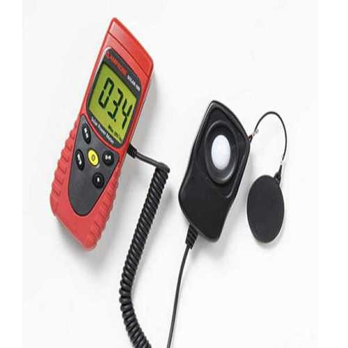 Digital Amprobe Solar 100 Meter - Color: Red & Black