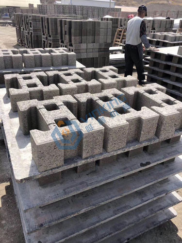 Gray Concrete Block Making Machine