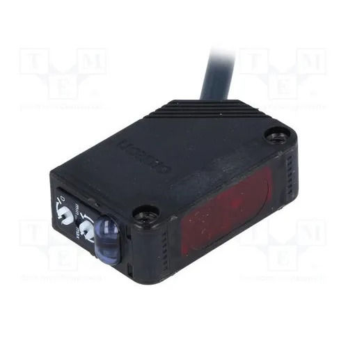 E3Z-D81 Omron Proximity Sensor - Material: Metal