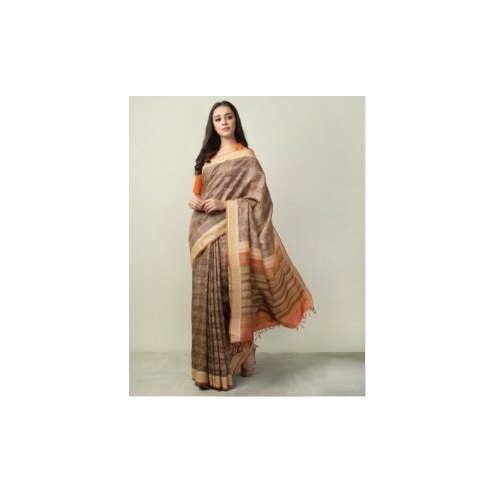 ब्राउन कैजुअल वियर त्वचा के अनुकूल सुंदर और भव्य लेडीज हैंडलूम बागरू डब्बू प्रिंट चंदेरी साड़ी ब्लाउज पीस के साथ