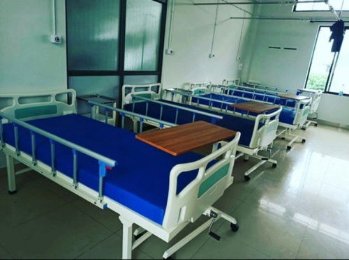 1920X650X530 780Mm Size Examination Table With 2 Sections For Hospital Design: Frame