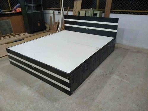 100% Wood Comfortable Simple To Fix And Strong Woods Black And White Lining Bed