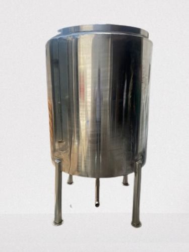 Silver Color Stainless Steel Water And Chemical Storage Tank For Industrial Use Capacity: 1000 Liter/Day