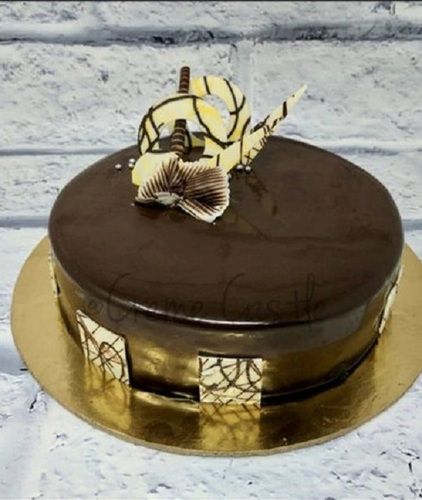 بات سوكري ᴘᴀ̂ᴛᴇ ꜱᴜᴄʀᴇ́ᴇ on Instagram: “ROUND WOODEN BOX WITH MIX CHOCOLATE  🌙 Price: 530 QR #chocolate #cake #food #dessert #yummy #love #instafood  #sweet #delicious…”