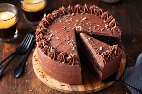 Delicious And Sweet 100% Fresh Round Eggless Chocolate Birthday Cake