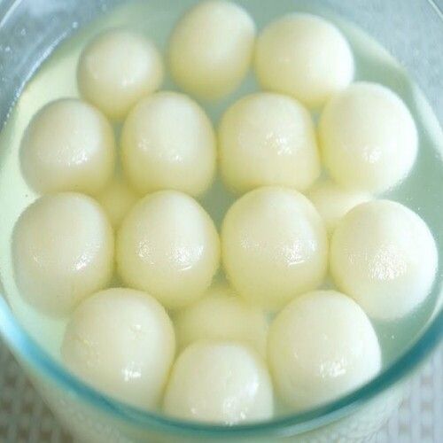 Soft And Spongy Ball Organic Processed Regular Sized Sweet Bengali Rosogolla, Pack Of 1 Kg