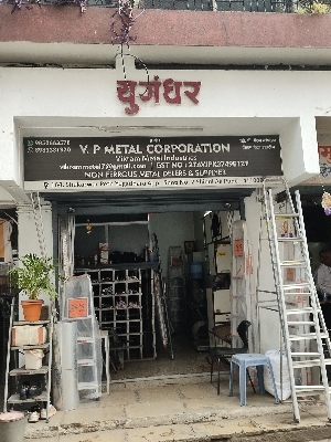 स्टेनलेस स्टील मेटल में फाइन फ़िनिश फ़्री स्टैंडिंग बाथ टॉवल लैडर, 1.9 किलोग्राम