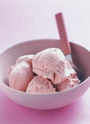 Frozen Smooth And Cremy Strawberry Ice Cream Sujata