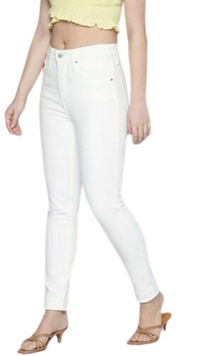 इंडियन फिट और स्ट्रेट लेडीज़ क्लासिक व्हाइट डेनिम जींस