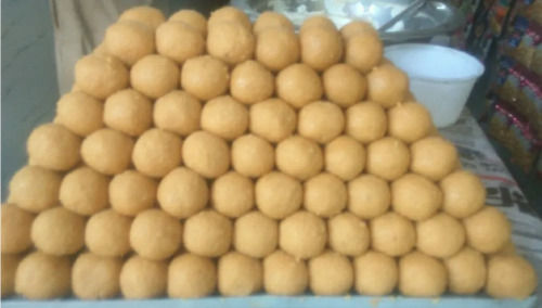 Healthy Natural Rich Delicious Sweet Taste Round Pure Ghee Besan Laddu