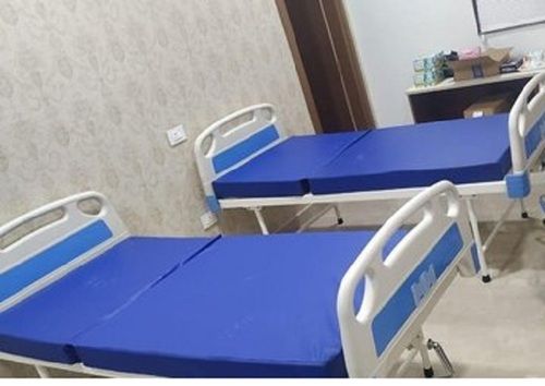 Various Colors Available 150Kg Load Capacity Plain Hospital Bed With 2050X900X550Mm Size