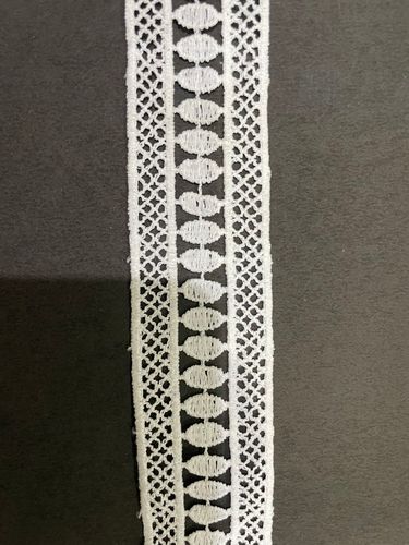 White Color Finely Finished Badam Lace Gpo with High Shrink Resistivity