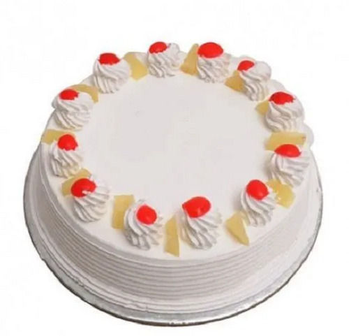 Vanilla And Cream Flavor Round Cake Topped With Wafer Birthday Cake, 1 Kg Fat Contains (%): 20 Grams (G)