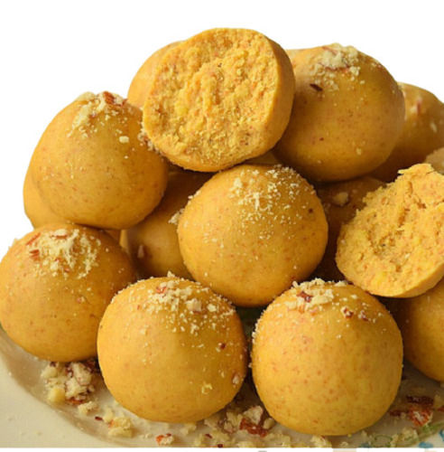 Round Besan Laddu Sweet For Desert Made From Besan, Sugar And Ghee Grade: Food Grade