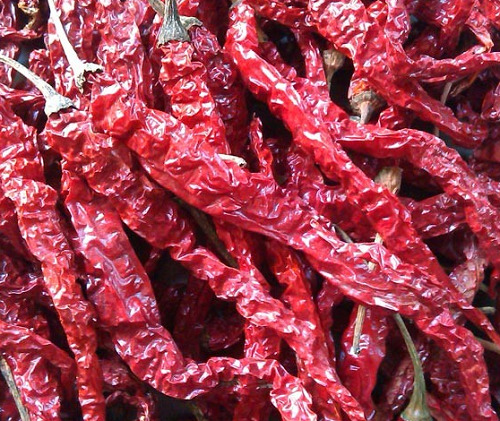 शुद्ध और ऑर्गेनिक होल ड्राइड रॉ रेड चिली ग्रेड: A