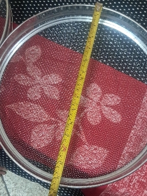 गोल्डन 9.5 Cm साइज़ रस्ट रेज़िस्टेंट स्टेनलेस स्टील स्ट्रेनर