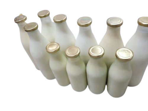 White Organic Taste Hygienically Packed In Bottle Healthy For Human Raw Cow Milk