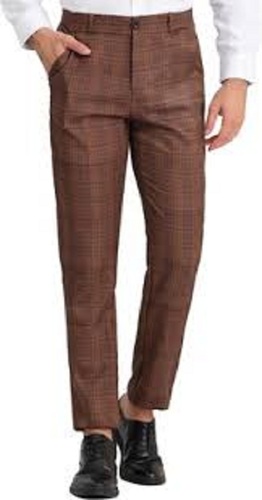 भूरे रंग का हवा पार होने योग्य और आरामदायक कैज़ुअल वियर पुरुषों के लिए रेगुलर फिट प्लेन सिल्क पैंट