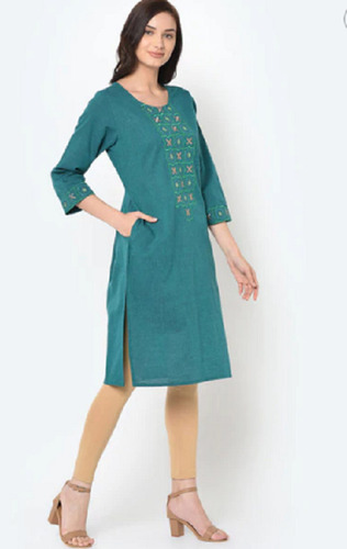 ग्रीन मॉडर्न स्टाइल और कैज़ुअल वियर 3-4 स्लीव महिलाओं के लिए एम्ब्रॉयडरी कुर्ती के साथ