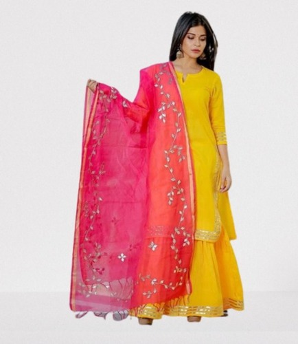 इंडियन प्रिंटेड येलो और मैचिंग पिंक (गुलाबी) दुपट्टा 100% कॉटन लेडीज़ सूट