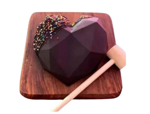 Multicolor 1 Kilogram Smooth And Sweet Eggless Heart Shaped Delicious Chocolate Cake