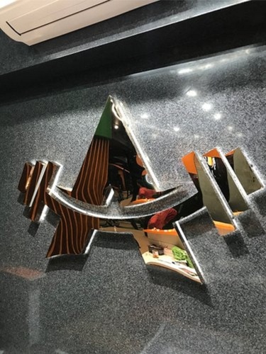 अनुकूलित रोज़ गोल्ड स्टेनलेस स्टील बिजनेस ब्रांड लोगो