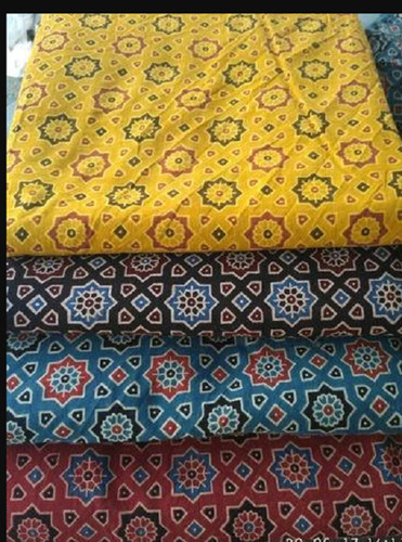 धोने योग्य और सांस लेने योग्य मल्टी कलर प्रिंटेड पैटर्न कॉटन फ़ैब्रिक