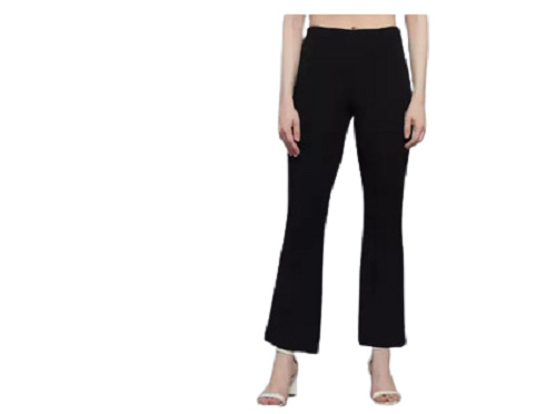 महिलाओं के लिए प्लेन ब्लैक कलर डेली वियर और स्टाइलिश डेनिम जींस